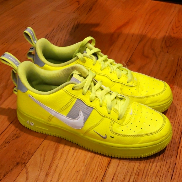 Nike Other - Nike Air Sneakers (6 youth/ 8womens )